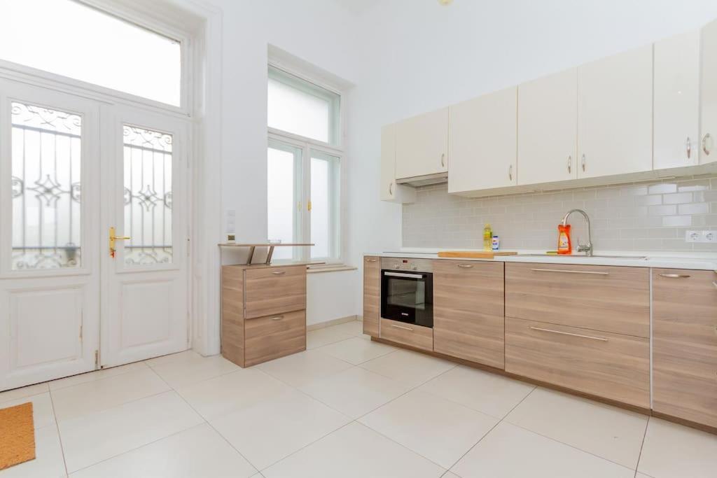 Best View Apartment *